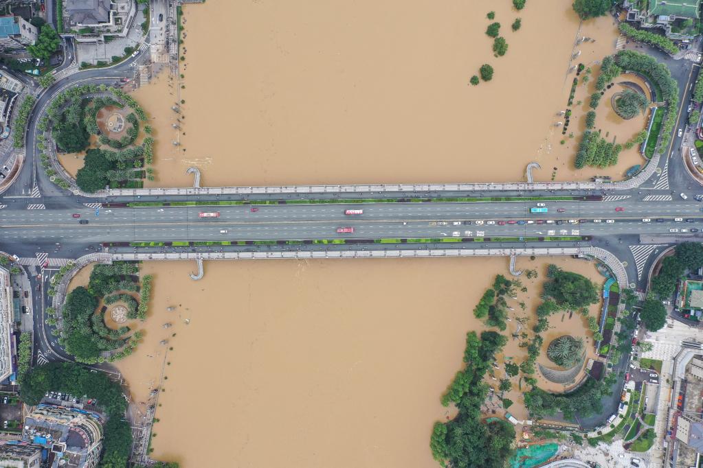 漓江桂林城区段出现超警洪水